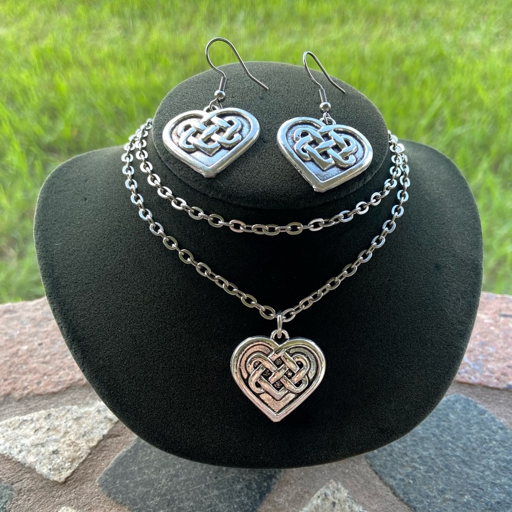Celtic heart knot design set necklace + earrings - Picture 4 of 9